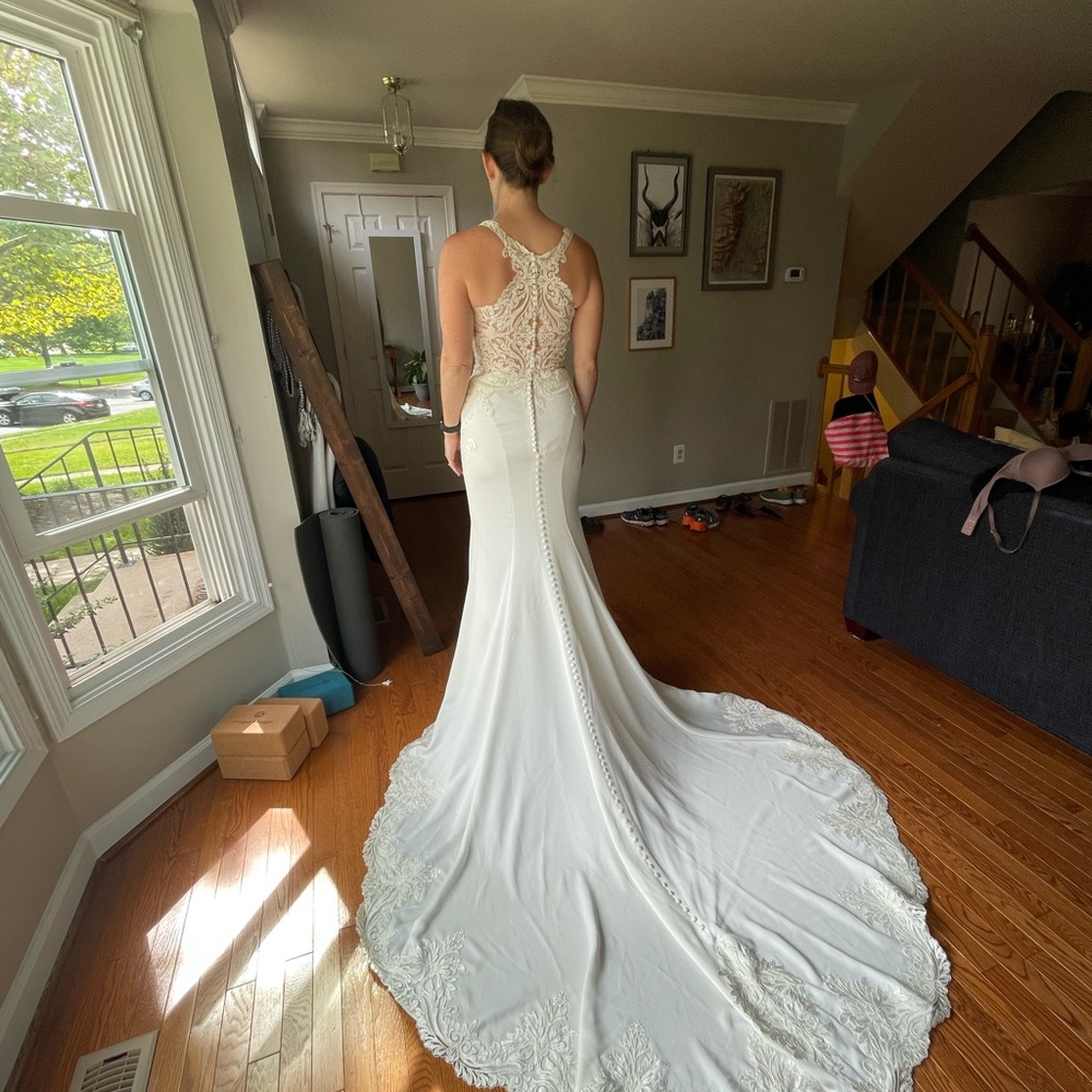Elegant White Lace Wedding Dress - Picture 4 of 7